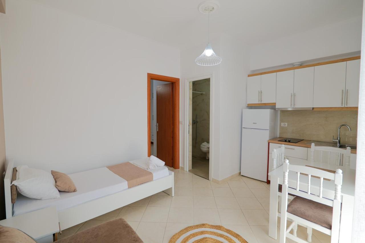 Empo Hotel Ksamil Exteriör bild